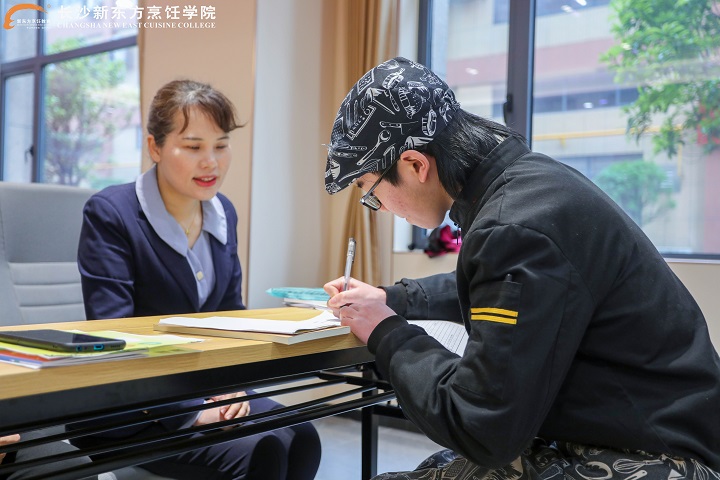 ��(l��i)У���v