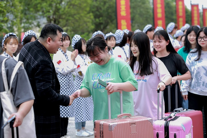 畢業(yè)歡送會(huì)