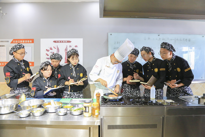 �I(y��)����