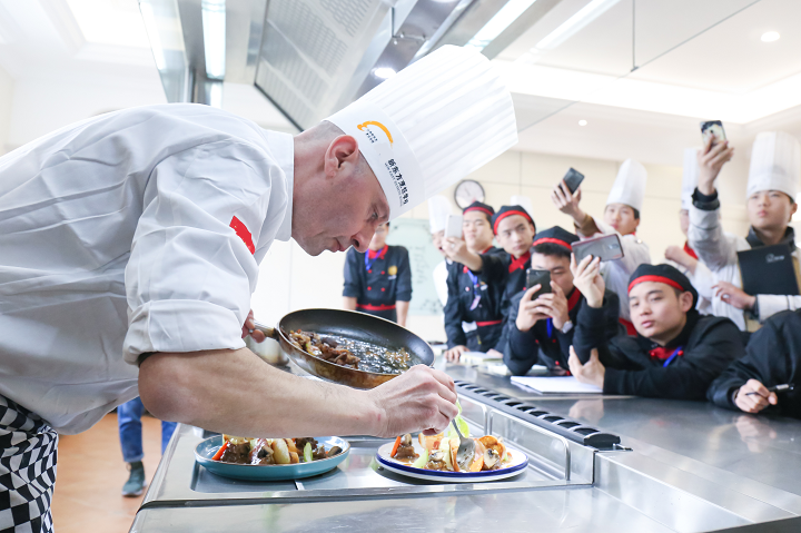 �Lɳ�|����WУ