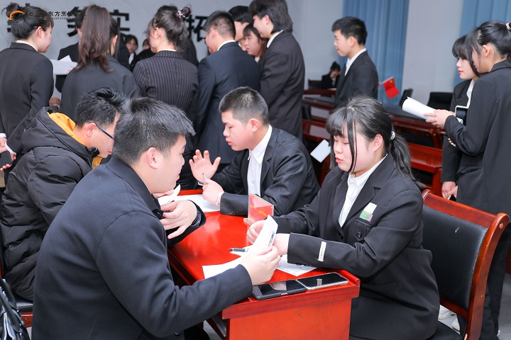 ��������У�@��Ƹ��(hu��)