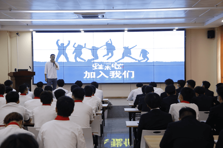 �|��У�@��Ƹ���������W(xu��)У����