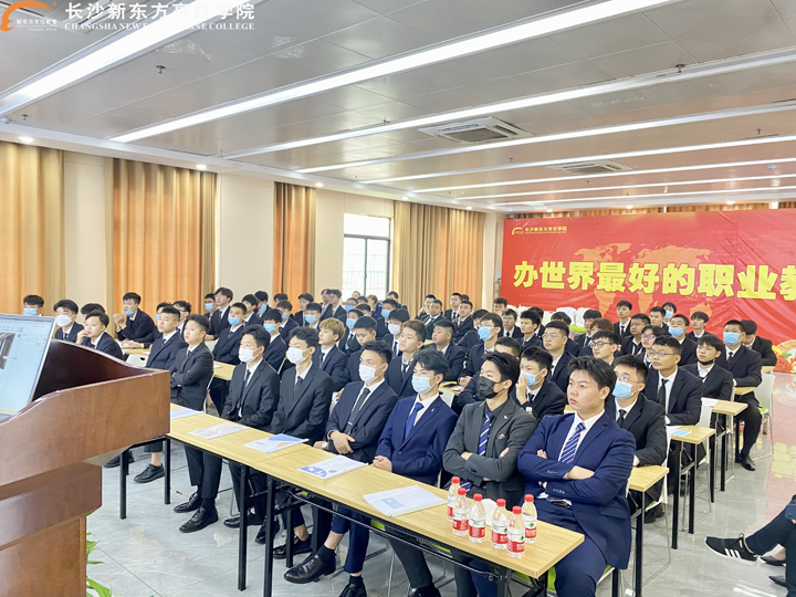 4�������(l��i)У��Ƹ������У�T(m��n)����