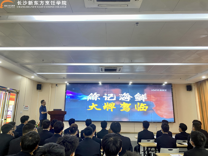 4�������(l��i)У��Ƹ������У�T(m��n)����