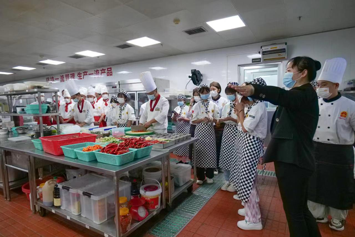 學生參觀學習湖南隆華國際酒店