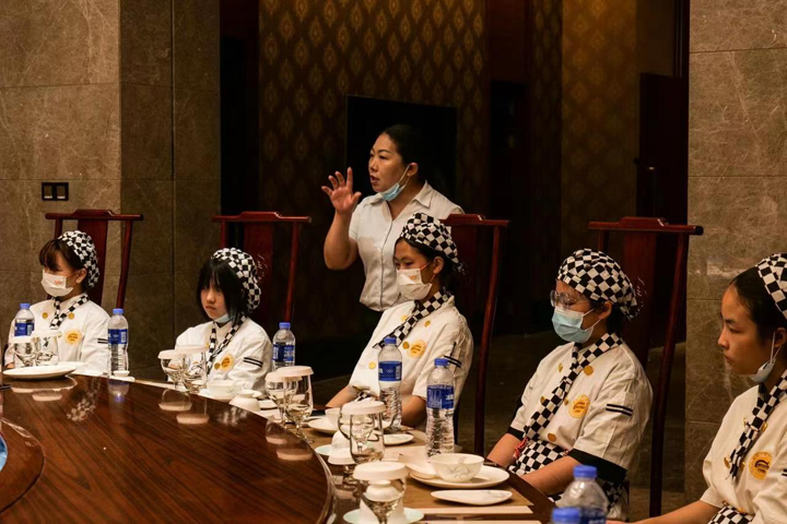 學生參觀學習湖南隆華國際酒店