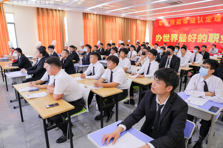 5����I(y��)��(l��i)У��Ƹ,�xУֱ����