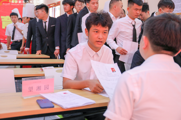 5����I(y��)��(l��i)У��Ƹ,�xУֱ����