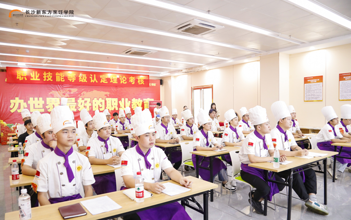 &ldquo;����ǰ��������(m��ng)�h(yu��n)��&rdquo;У�@��Ƹ��(hu��)