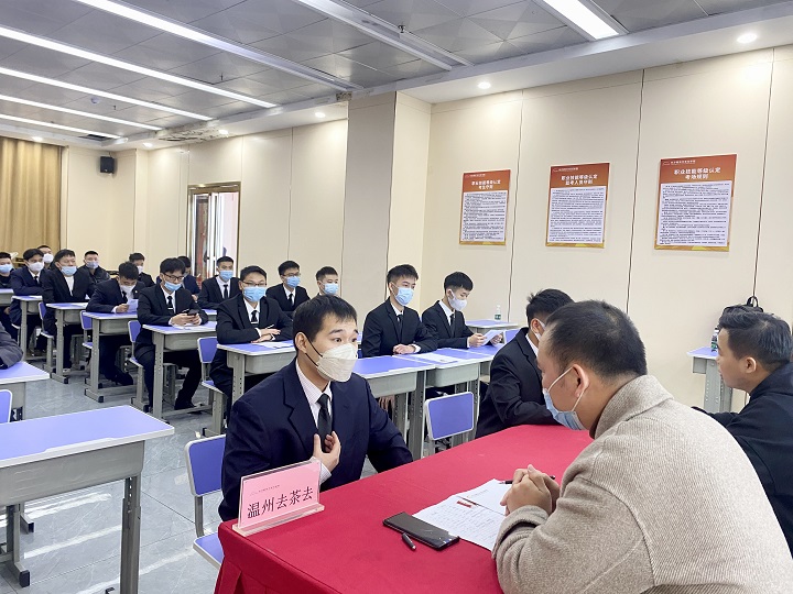 �L(zh��ng)ɳ�|��У�@��Ƹ��(hu��)