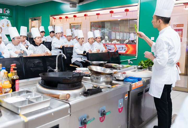 �������v��