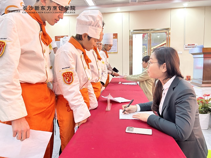 У�@����(ch��ng)��Ƹ��(hu��)