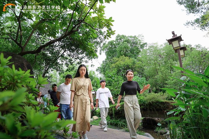 長沙新東方學子走進長沙黑珍珠餐廳——晴溪莊園參觀學習