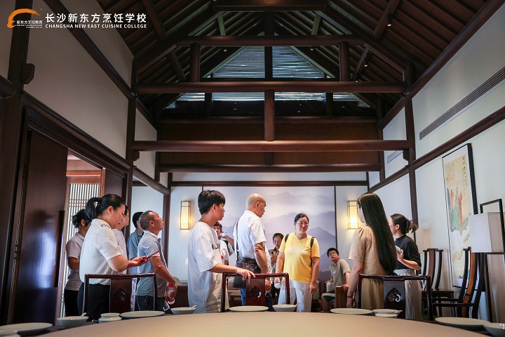 長沙新東方學子走進長沙黑珍珠餐廳——晴溪莊園參觀學習