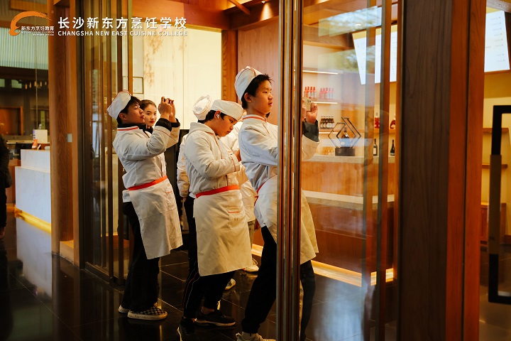 長(zhǎng)沙新東方中餐專業(yè)學(xué)生走進(jìn)晴溪莊園參觀學(xué)習(xí)