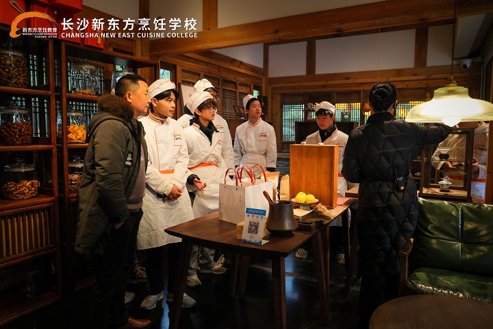 長(zhǎng)沙新東方中餐專業(yè)學(xué)生走進(jìn)晴溪莊園參觀學(xué)習(xí)