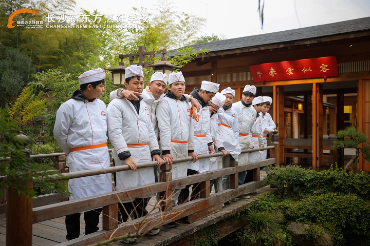 長(zhǎng)沙新東方中餐專業(yè)學(xué)生走進(jìn)晴溪莊園參觀學(xué)習(xí)