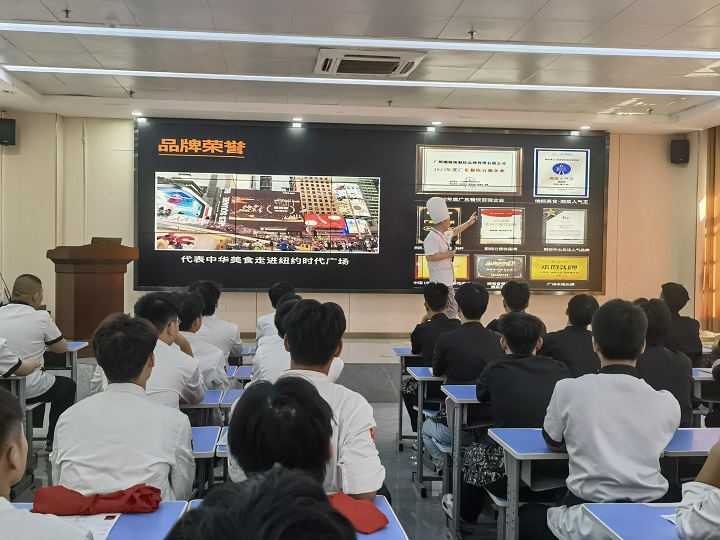 長(zhǎng)沙新東方烹飪學(xué)校中餐專業(yè)招聘會(huì)